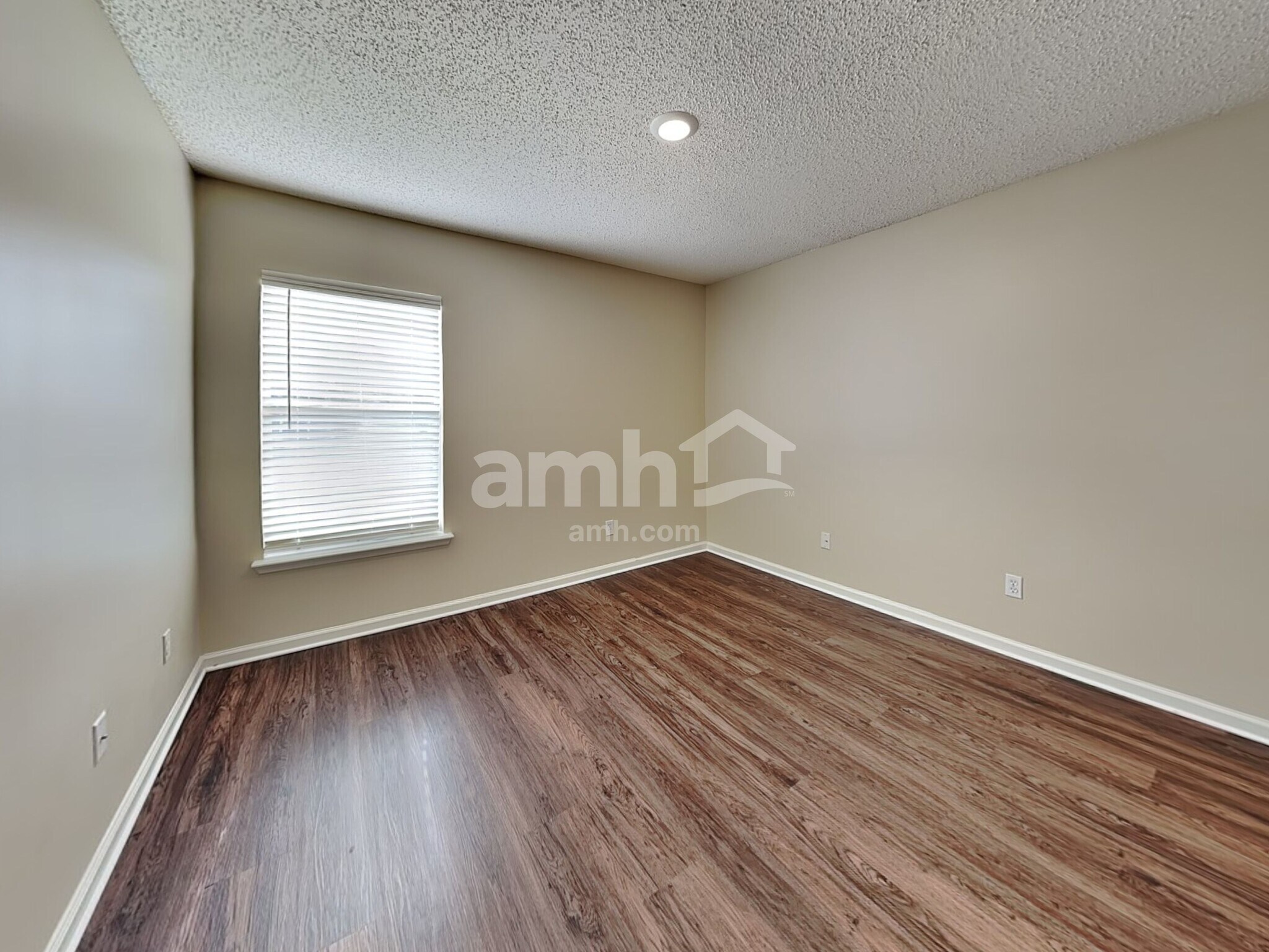 Building Photo - 14131 Crestwick Dr E