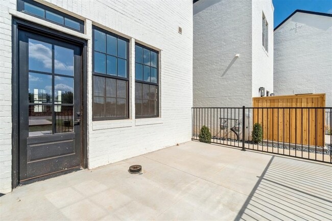 Building Photo - 18814 Selah Wy