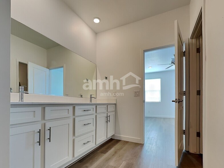 Building Photo - 14155 N Luckett Rd