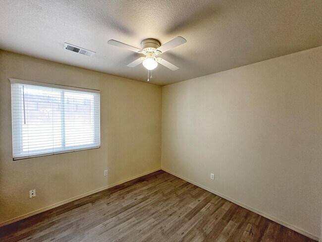 Building Photo - 7152 Elk Creek Rd NE