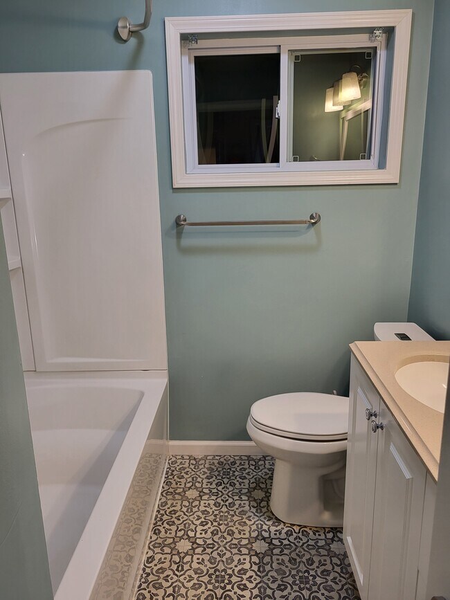 Bathroom - 337 Kenwood Avenue