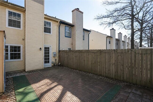 Building Photo - 436 Peregrine St