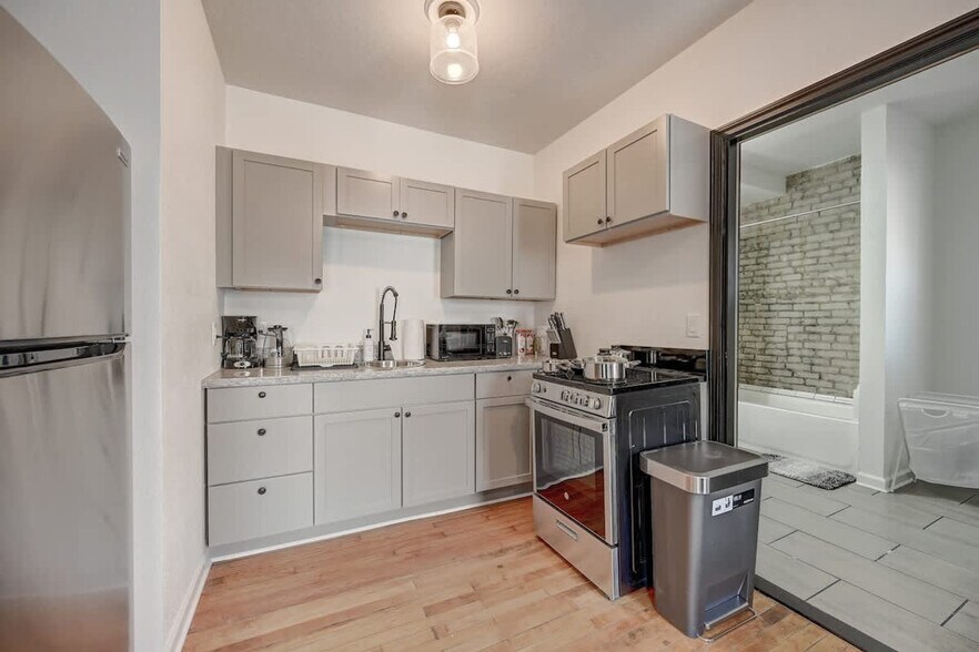 Building Photo - 1925 N Prospect Ave