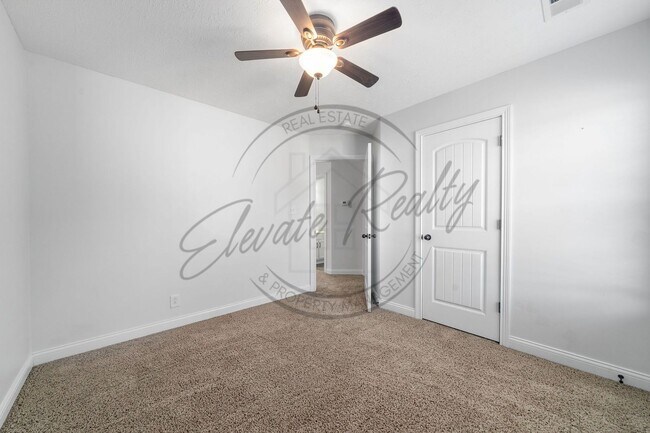 Building Photo - Charming 3-Bedroom Home with Bonus Room, F...