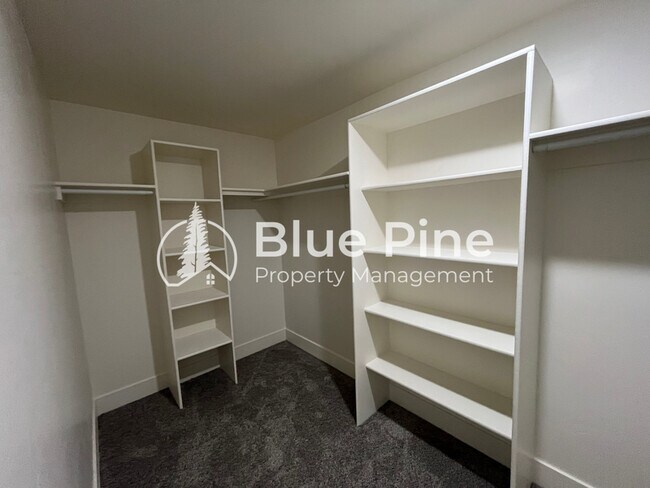 Building Photo - 3095 Disney Dr