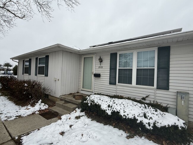 Primary Photo - 3 Bed 1 Bathroom Ranch in Groveport School District! Half off Deposit for a move in by 12/31!