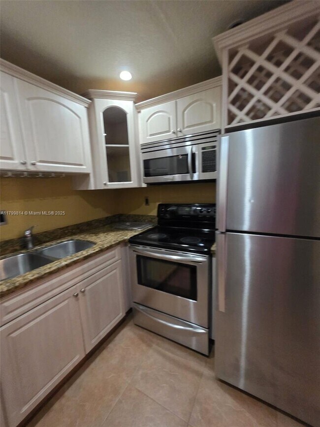 Building Photo - 9437 SW 76th St