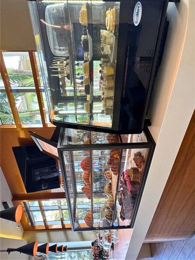 Building Photo - 2600 E Hallandale Beach Blvd