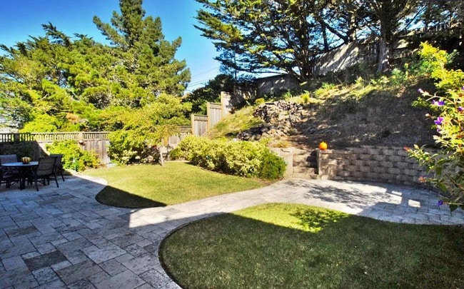 Building Photo - Beautiful 4 Bedroom Home Near Sweeney Ridge Trail