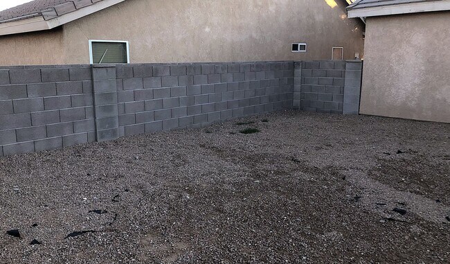 Building Photo - 3+2 Stylish and comfortable place to call home!