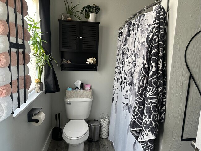 Building Photo - 1839 S Rocker Rd