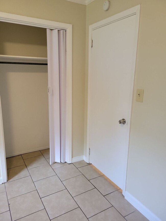 Building Photo - 3 BD 1.5 BA Ocean Springs Rental in the Go...