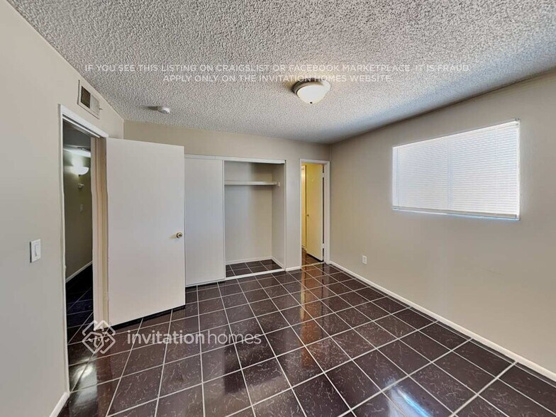 Building Photo - 6910 W Rancho Dr