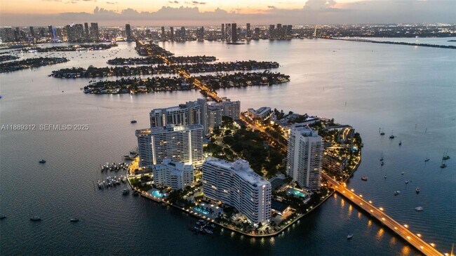 Building Photo - 5 Island Ave