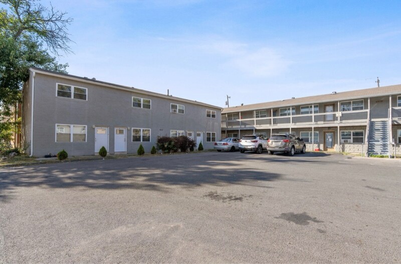 Building Photo - 482 E Norwich Ave