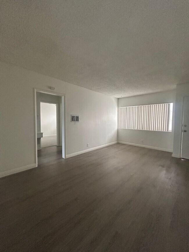 Building Photo - 11834