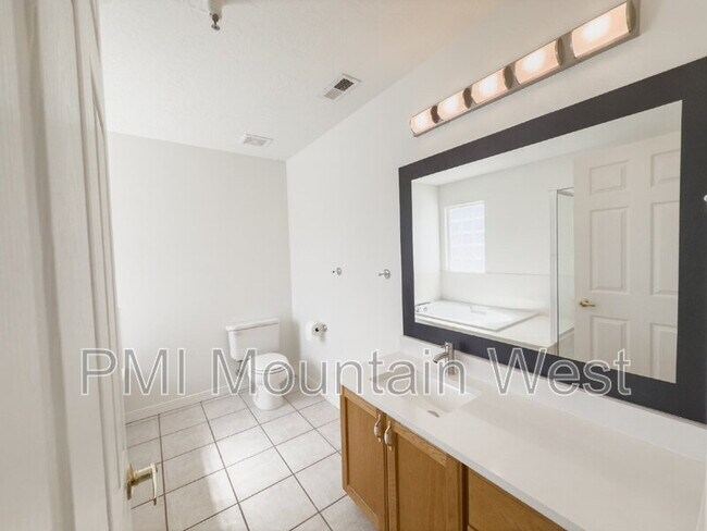 Building Photo - 320 N 500 W