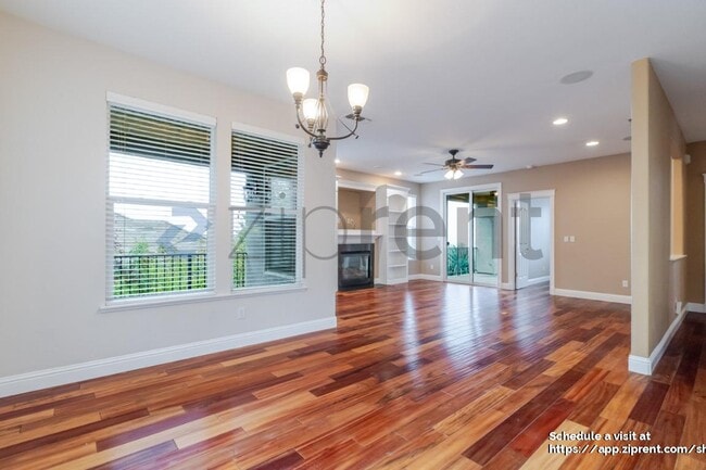 Building Photo - 4042 Plateau Cir
