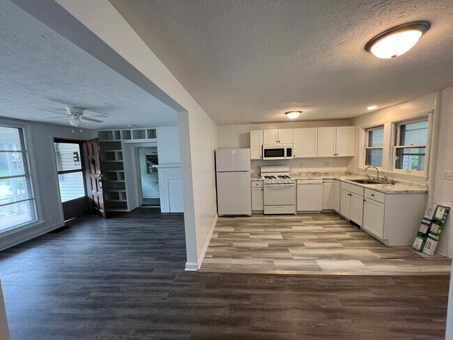 Building Photo - 115 E Cottage Grove Ave
