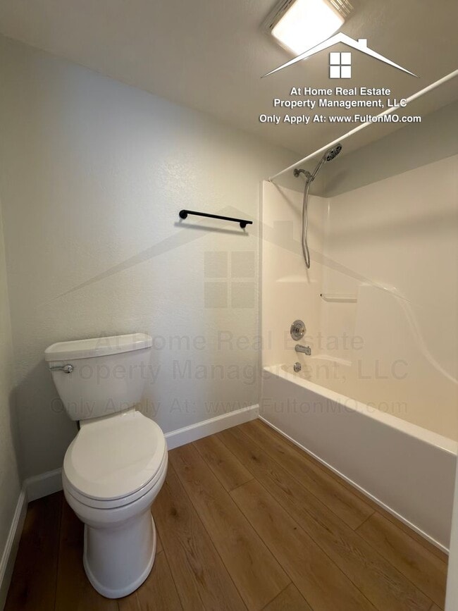 Building Photo - Greystone Court 1011-1013 Duplex