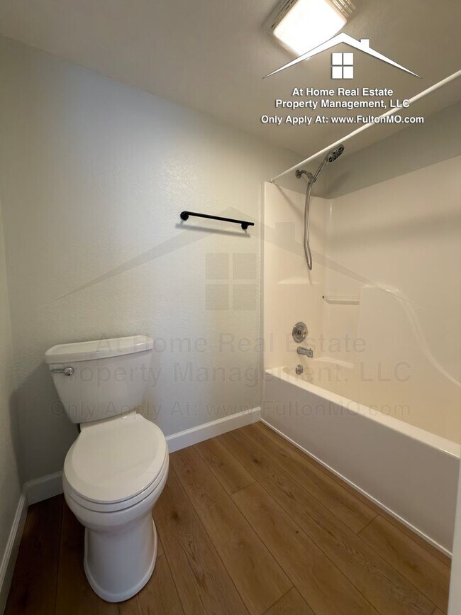 Building Photo - Greystone Court Duplex 1011-1013