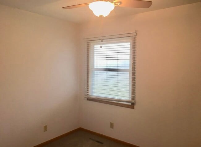 Building Photo - 164 Karen Dr