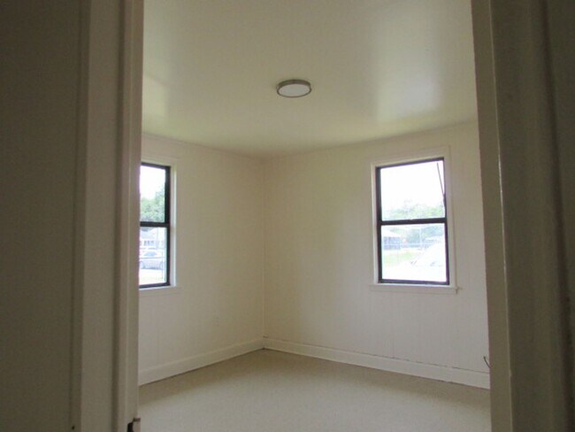 Building Photo - 625 Miller Rd