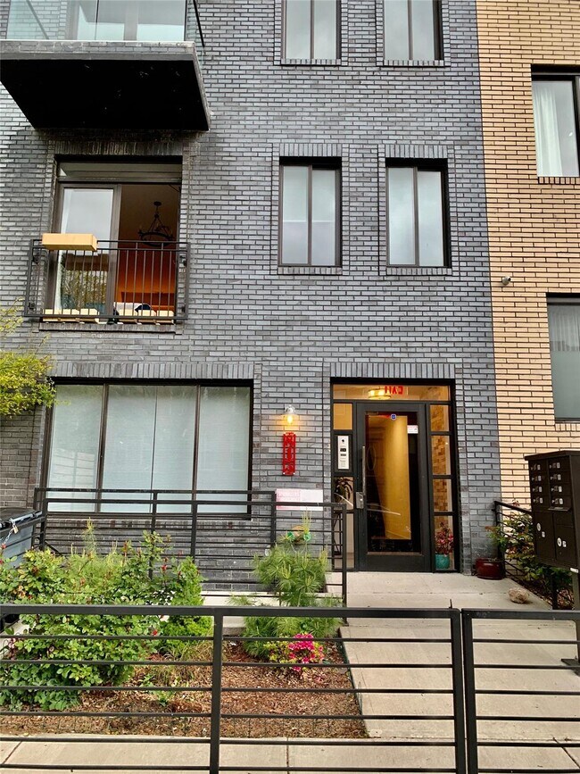Primary Photo - 813 Jefferson Ave
