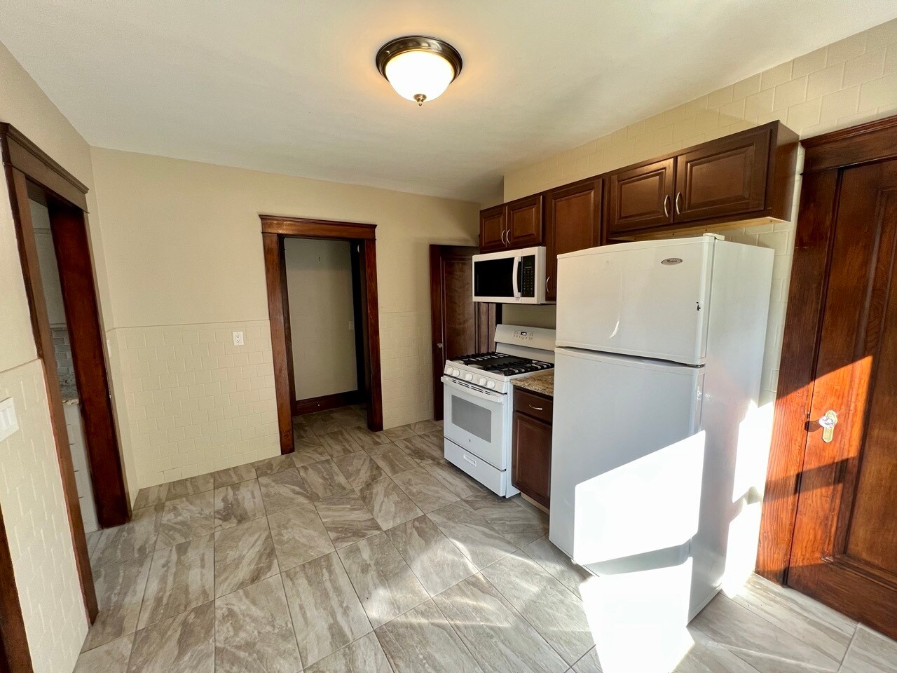 Building Photo - 16 Davis Ave