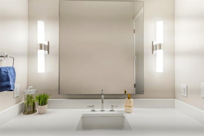 Building Photo - 5921 Hiline Rd