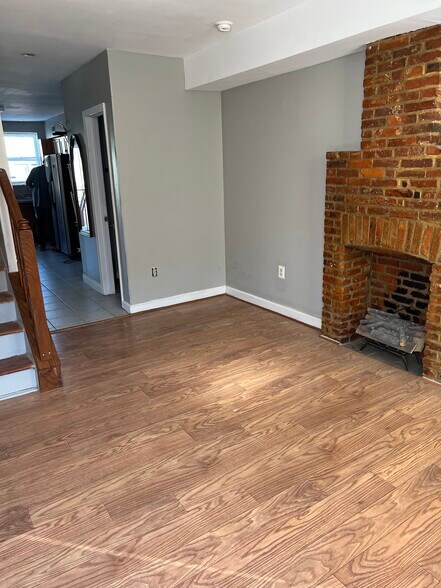 Living room - 1419 Ward St