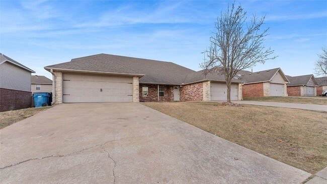 Building Photo - 3000 SW Windrift Ave