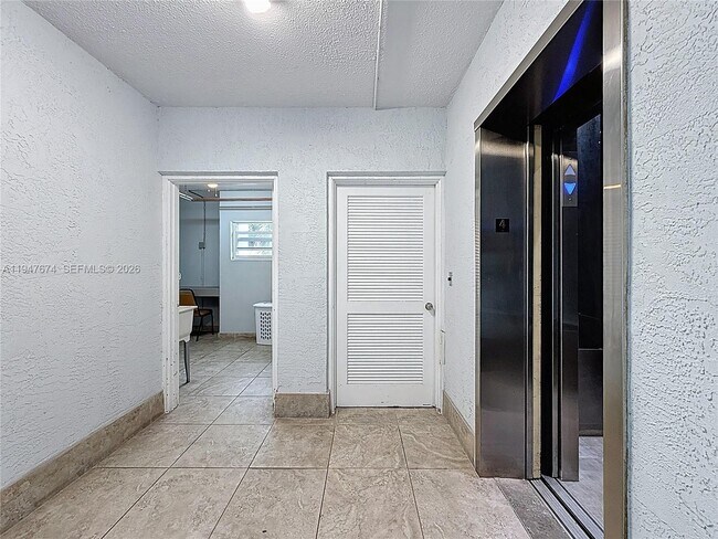 Building Photo - 1000 NE 14th Ave