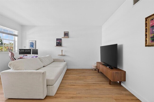 Building Photo - 8600 Byron Ave