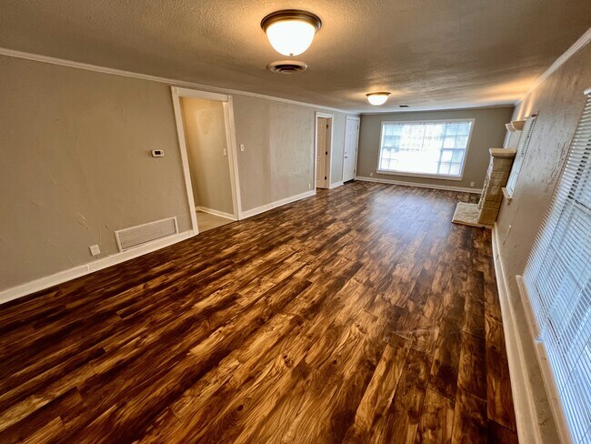 Building Photo - 5638 Curzon Ave