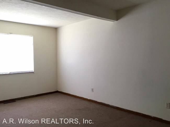 Building Photo - 1008 E Villa Marie St