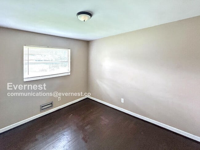 Building Photo - 409 4th Ave