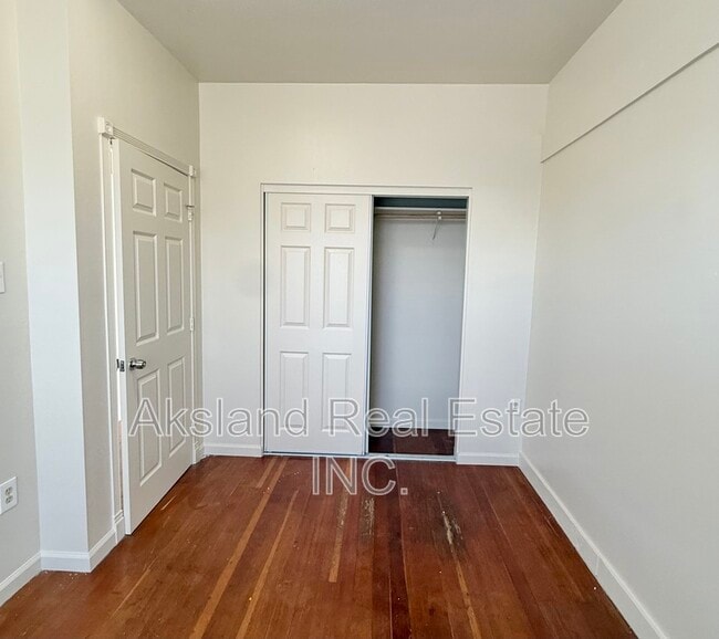 Building Photo - 139 W Yosemite Ave