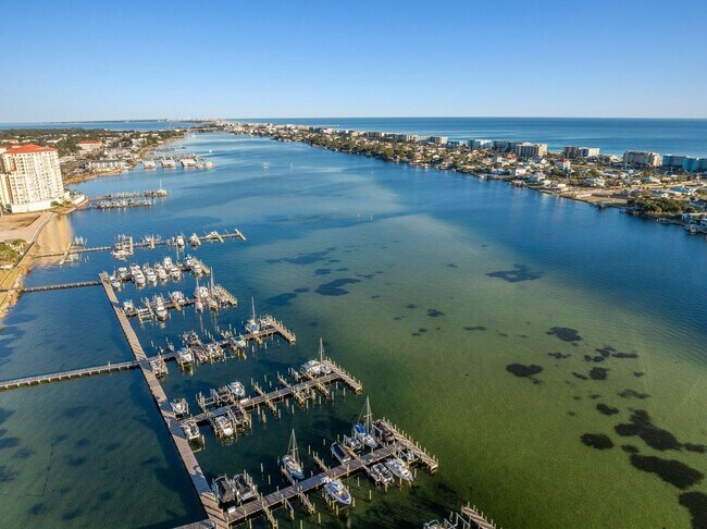 Building Photo - Brooks Landing