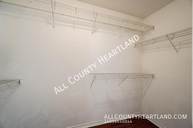 Building Photo - 2008 SE 7th Ct