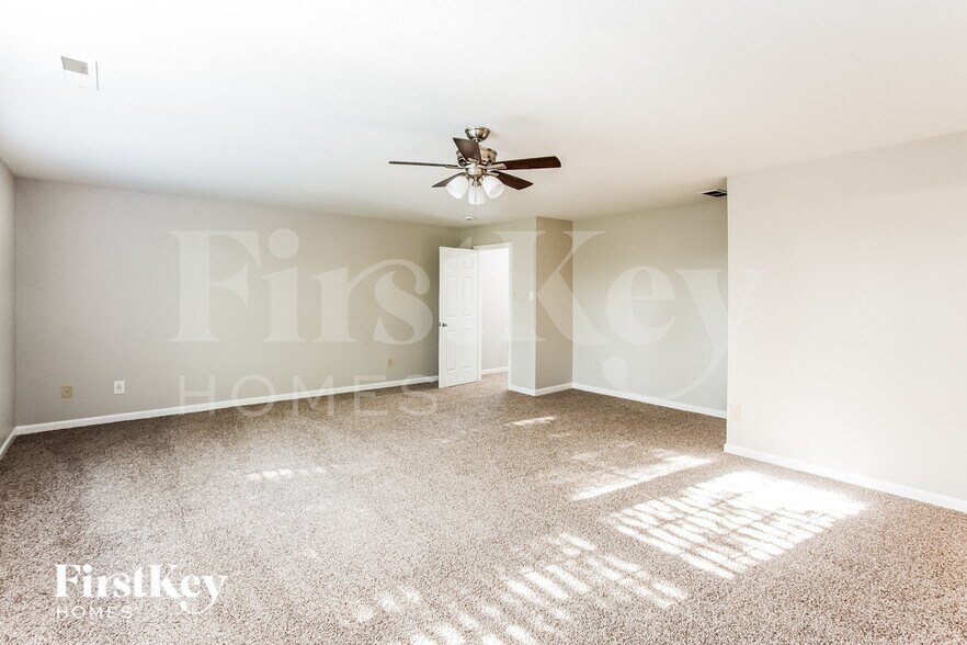 Building Photo - 727 Sinclair Dr