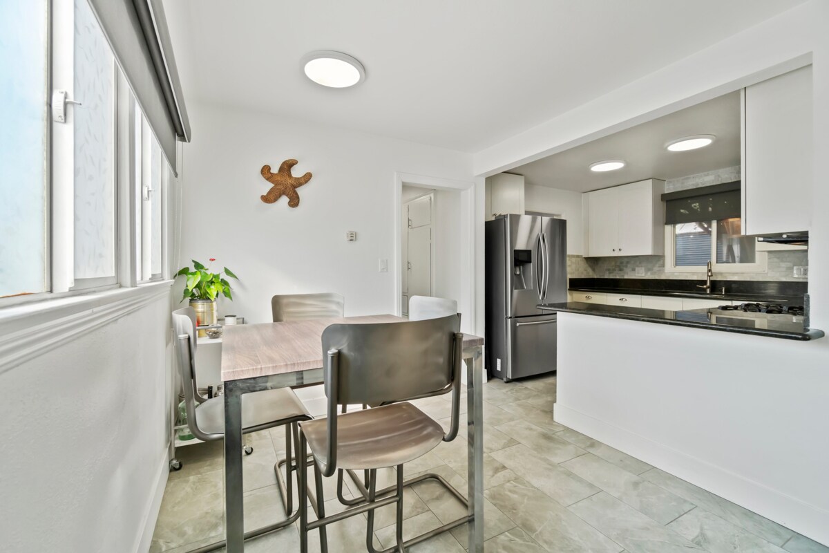 Building Photo - 3539 Caspian Ave