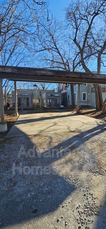 Building Photo - 3804 Roanoke Rd