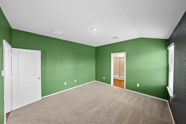 Building Photo - 3 Bedroom Rental in Convenient West San An...