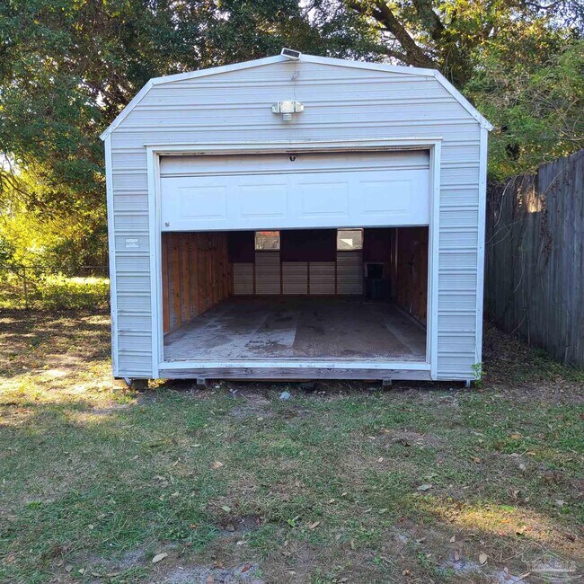 Building Photo - 1111 Mills Ave