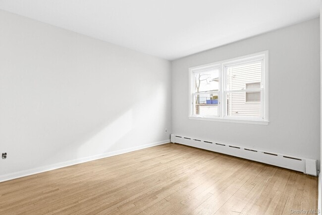 Building Photo - 222 Park Ave E