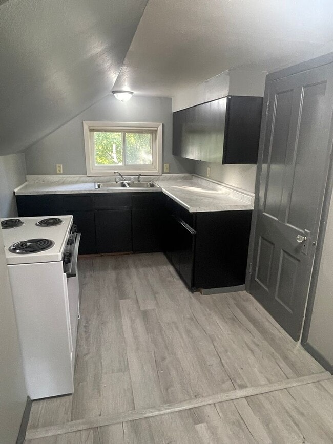 Building Photo - 600 W Lincoln Ave