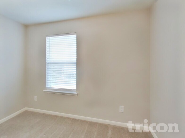 Building Photo - 5342 Castle Discordia St