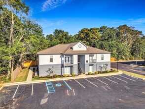 Building Photo - Snow Birds & TDY! Fully furnished 2 bed condo!