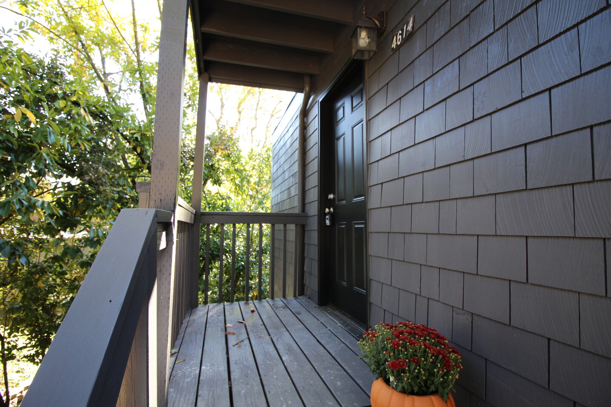 Entry - 4614 Lower Dr